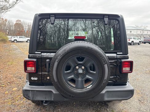 Used 2018 Jeep Wrangler Sport image 8