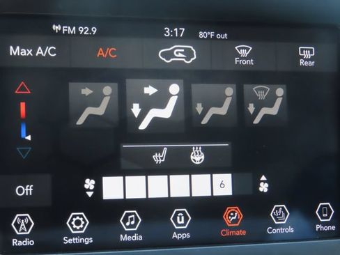 Used 2019 Jeep Cherokee Latitude Plus w/ Cold Weather Group AWD/4WD image 35