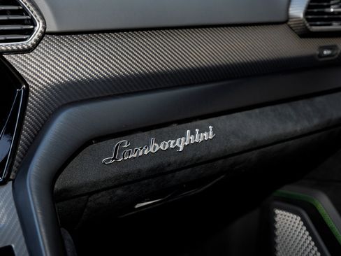 Used 2023 Lamborghini Urus Performante AWD/4WD image 51