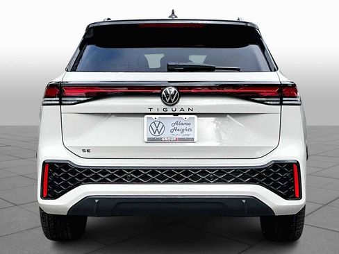 New 2026 Volkswagen Tiguan SE R-Line FWD image 4