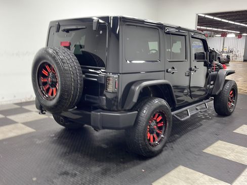 Used 2017 Jeep Wrangler Unlimited Sahara w/ Connectivity Group AWD/4WD image 18