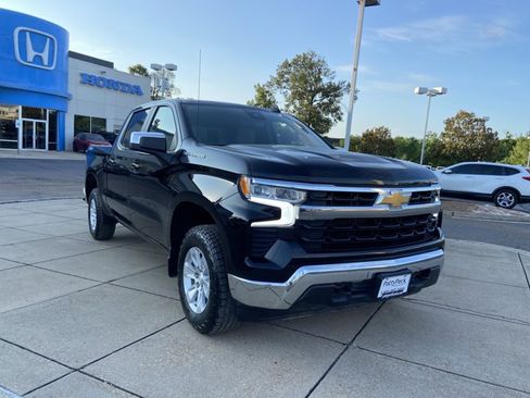 Used 2023 Chevrolet Silverado 1500 LT w/ Protection Package AWD/4WD image 2