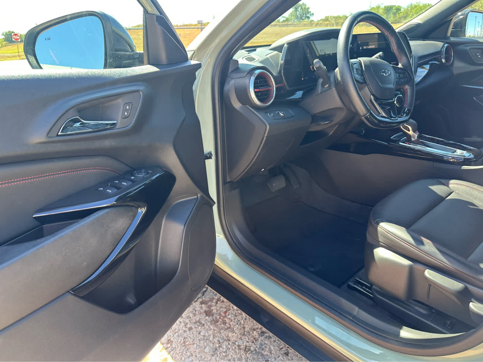Used 2024 Chevrolet Trax RS w/ Driver Confidence Package FWD image 13