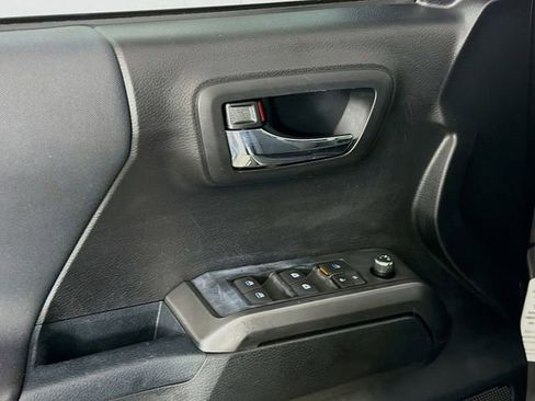 Used 2017 Toyota Tacoma TRD Sport RWD image 21