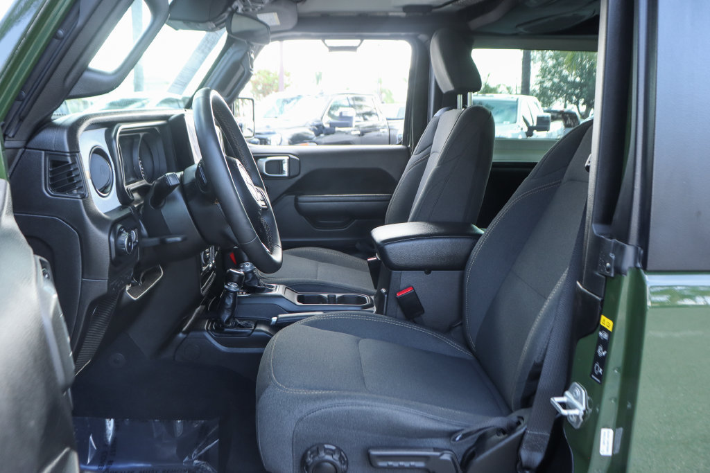 Used 2024 Jeep Wrangler Sport AWD/4WD image 18