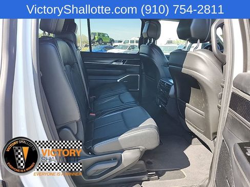 Certified 2024 Jeep Wagoneer Series II w/ Flexible Seating Group RWD image 32