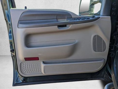 Used 2003 Ford F250 XLT image 12