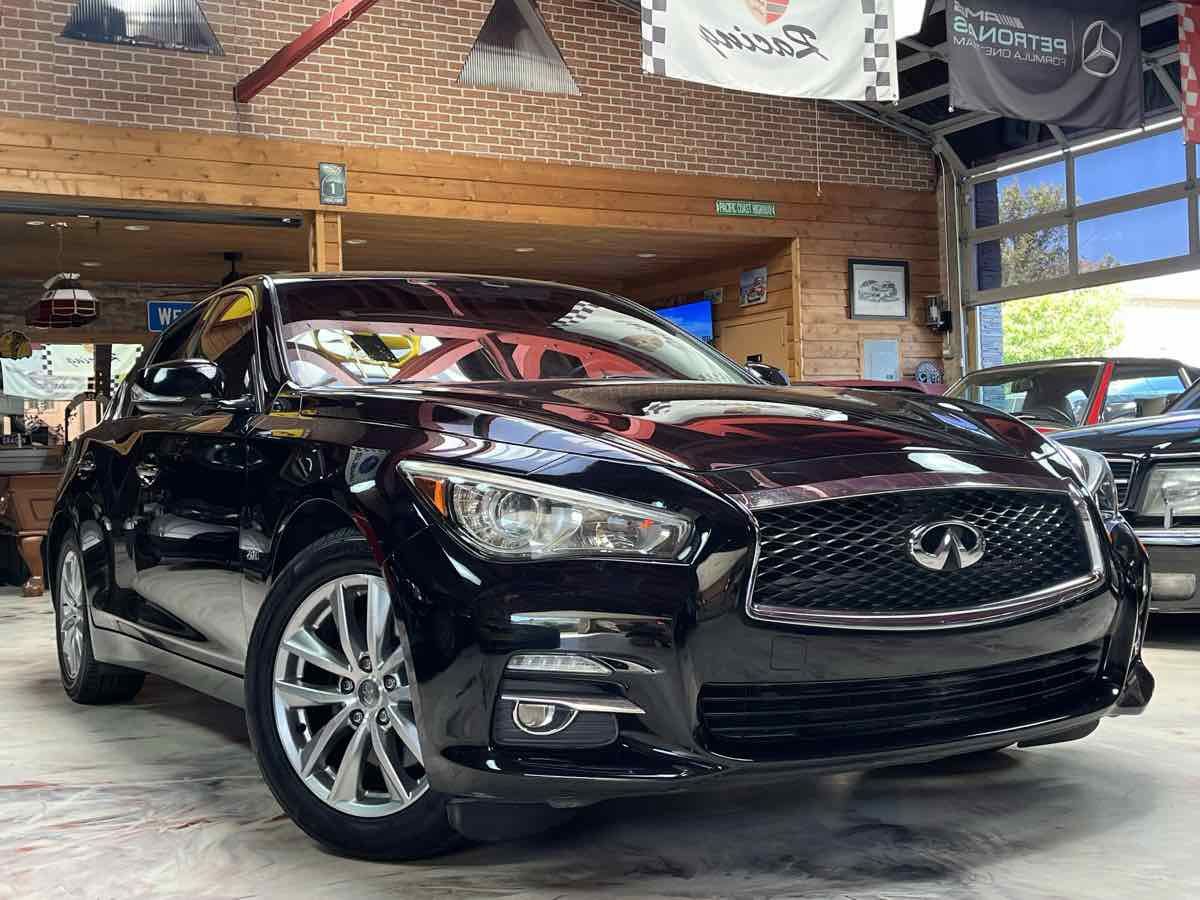 Used 2017 INFINITI Q50 2.0t w/ Moonroof Package AWD/4WD image 4