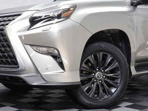 Used 2022 Lexus GX 460 Premium w/ Accessory Package image 3