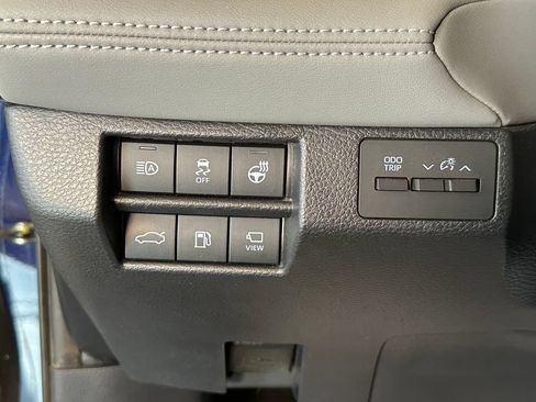 Used 2022 Toyota Avalon Limited w/ Advanced Safety Package FWD image 18