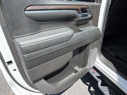 Used 2024 Chevrolet Silverado 1500 LT Trail Boss w/ LT Trail Boss Premium Package AWD/4WD image 19