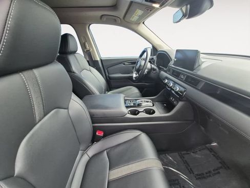 Used 2023 Honda Pilot Touring image 14