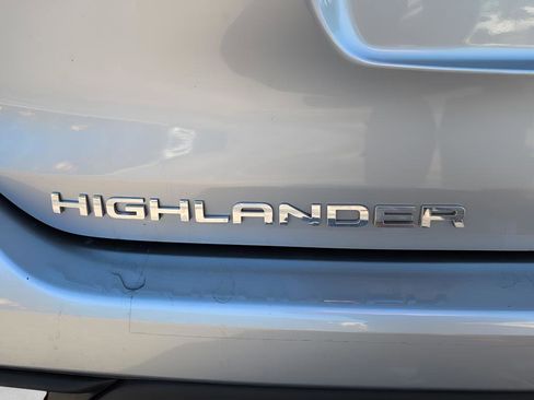 Used 2023 Toyota Highlander L image 10