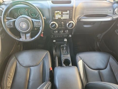 Used 2017 Jeep Wrangler Unlimited Sahara w/ Connectivity Group image 18