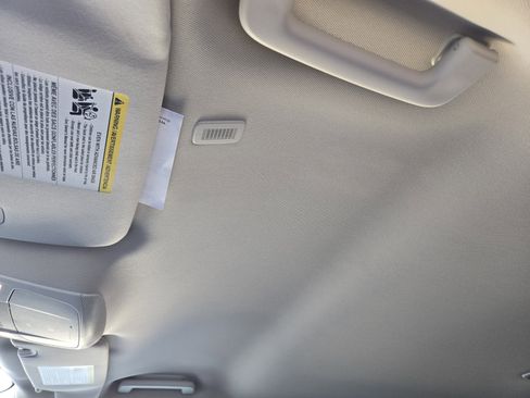 Used 2021 Ford Edge SEL image 19