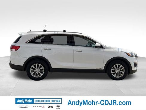 Used 2017 Kia Sorento AWD image 8