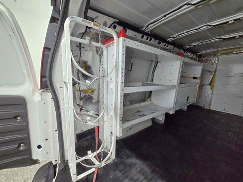 Used 2017 Chevrolet Express 2500 Extended RWD image 13