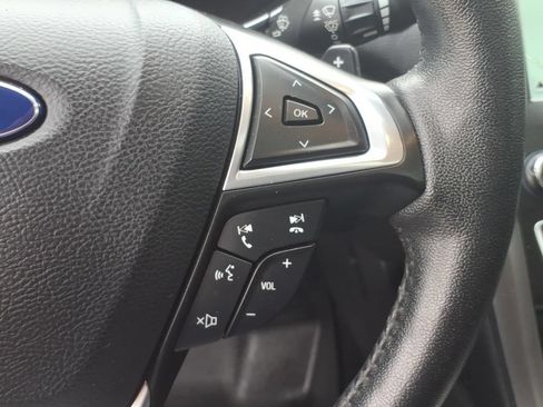Used 2017 Ford Fusion SE w/ Fusion SE Technology Package AWD/4WD image 22