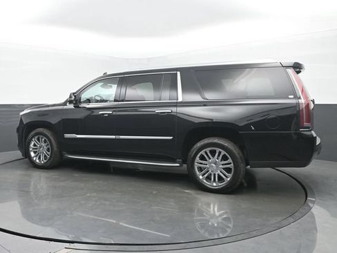 Used 2018 Cadillac Escalade ESV 4WD image 3