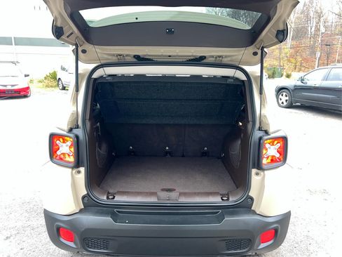 Used 2016 Jeep Renegade Latitude w/ Safety & Security Group image 12