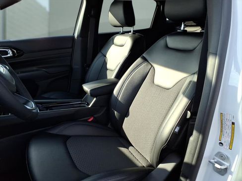 New 2026 Jeep Compass Latitude image 16