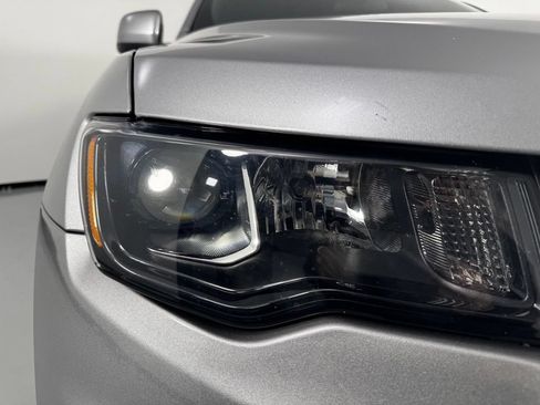 Used 2021 Jeep Grand Cherokee Laredo X AWD/4WD image 7