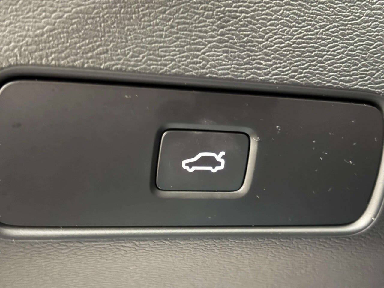Used 2024 Volvo XC40 B5 Core AWD/4WD image 29