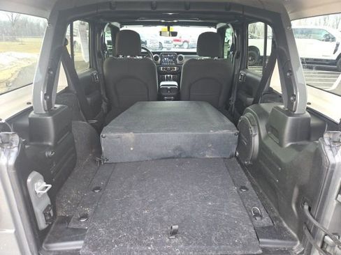 Used 2020 Jeep Wrangler Unlimited Sahara image 12