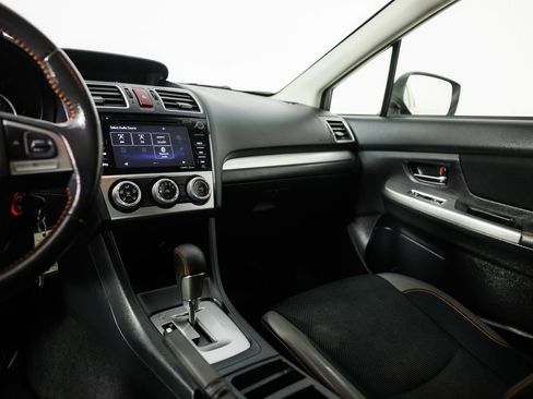 Used 2017 Subaru Crosstrek 2.0i Premium image 32