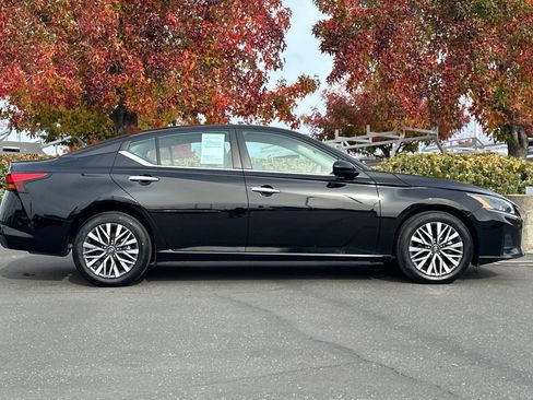 Certified 2023 Nissan Altima 2.5 SV image 3