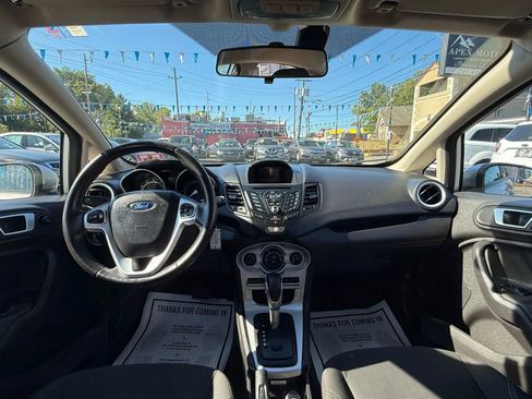 Used 2015 Ford Fiesta SE image 44