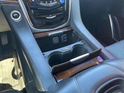 Used 2020 Cadillac Escalade Luxury AWD/4WD image 47