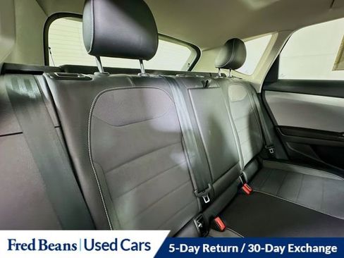 Used 2023 Volkswagen Taos SE w/ Panoramic Sunroof Package image 28