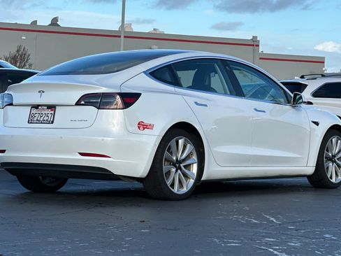 Used 2018 Tesla Model 3 Long Range image 2