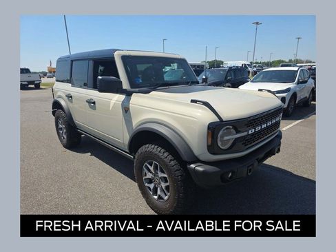 Used 2025 Ford Bronco Badlands AWD/4WD image 1