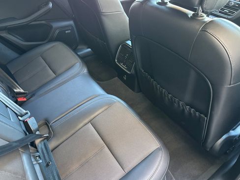 Used 2022 Porsche Macan AWD/4WD image 32