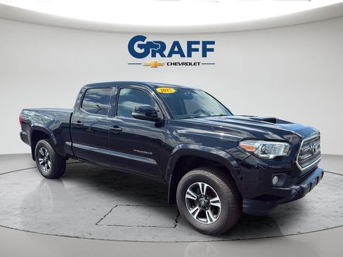 Used 2017 Toyota Tacoma TRD Sport AWD/4WD image 16