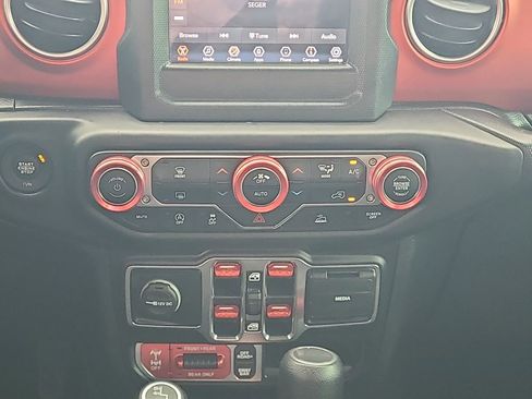 Used 2020 Jeep Gladiator Rubicon image 19