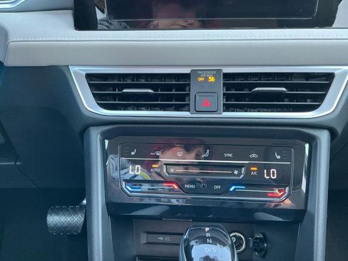 New 2025 Volkswagen Taos SE image 24