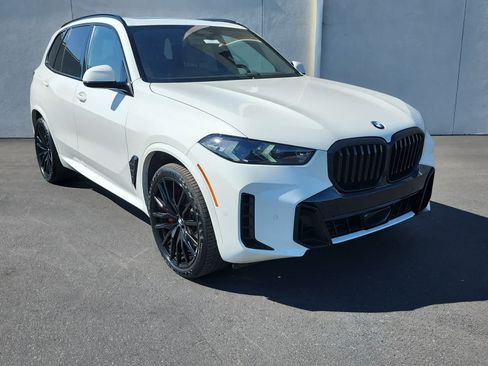 Used 2024 BMW X5 xDrive40i w/ M Sport Package AWD/4WD image 2