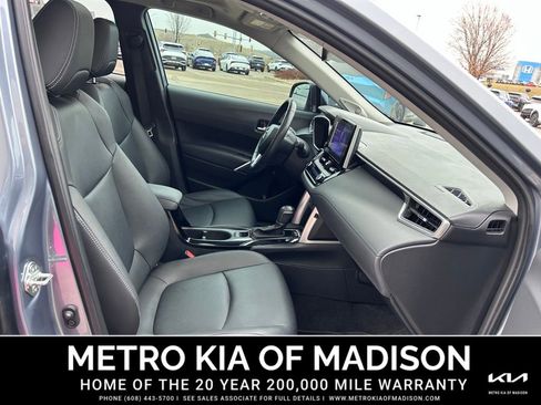 Used 2023 Toyota Corolla Cross XLE image 43