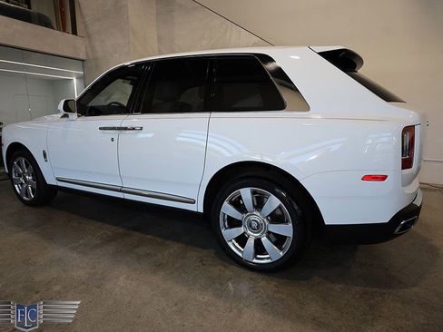 Used 2021 Rolls-Royce Cullinan image 5