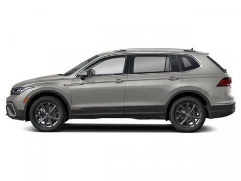 New 2024 Volkswagen Tiguan SE image 3