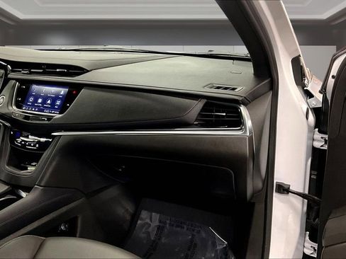 Certified 2025 Cadillac XT6 Luxury image 27