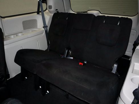 Used 2012 Dodge Grand Caravan SE image 21