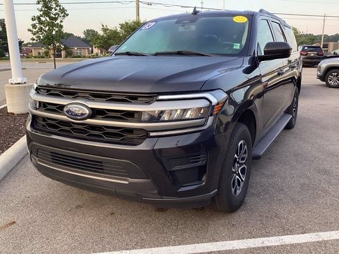 Used 2024 Ford Expedition Max XLT AWD/4WD image 3
