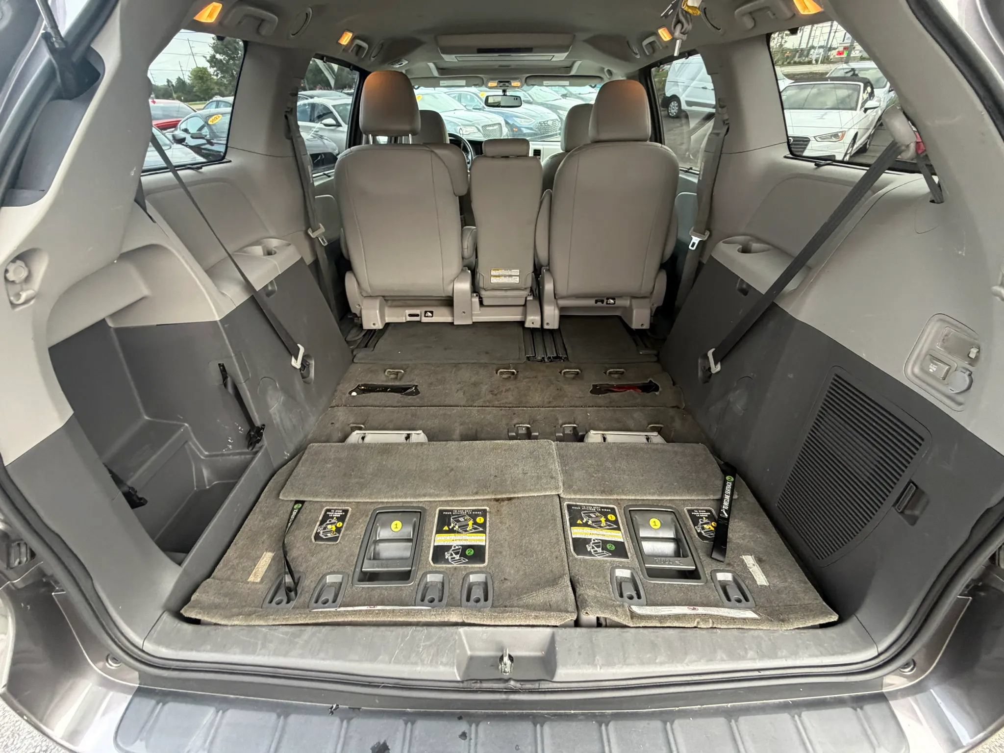 Used 2017 Toyota Sienna XLE Premium FWD image 36