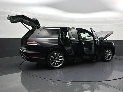 Used 2021 Lincoln Aviator Grand Touring w/ Equipment Group 301A AWD/4WD image 31
