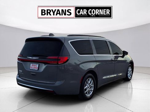 Used 2022 Chrysler Pacifica Touring-L image 18