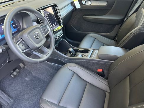 New 2026 Volvo XC40 B5 Core AWD/4WD image 7